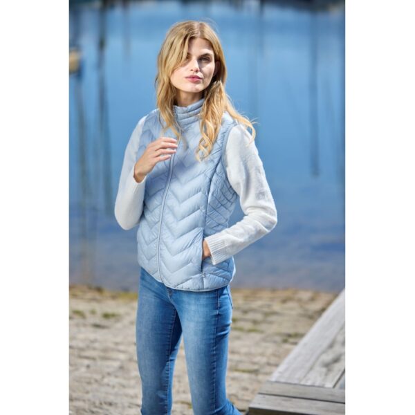 1024x1024-5f80a117245cd5c612cfcc8a24381b9a JUNGE - Vest