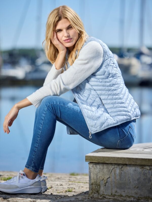 1024x1024-865b9f744f60c582fd3fb7cdcfdb1068 JUNGE - Vest