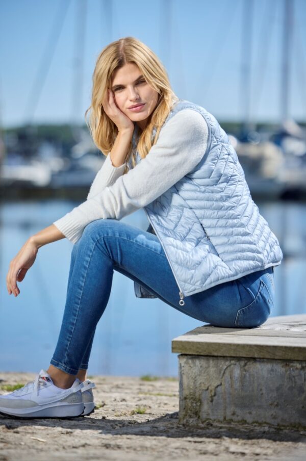 1024x1024-865b9f744f60c582fd3fb7cdcfdb1068 JUNGE - Vest