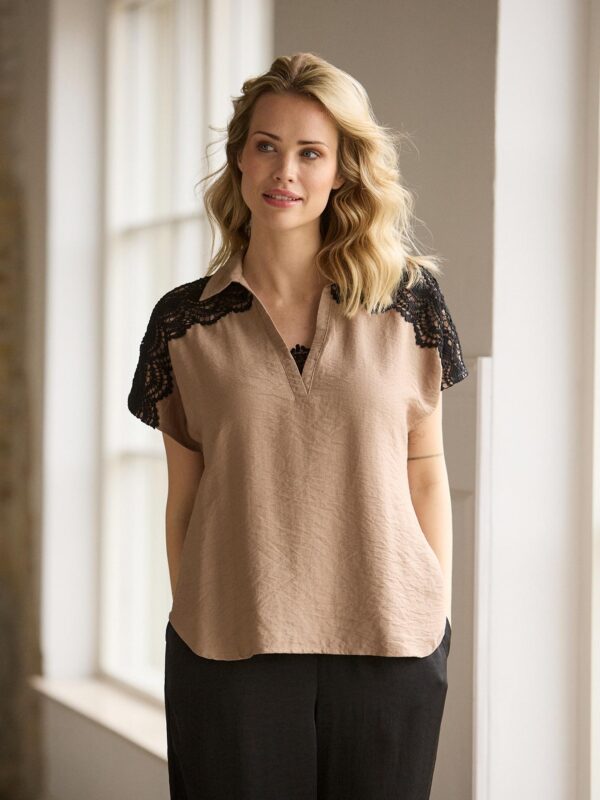 IN FRONT - Bluse